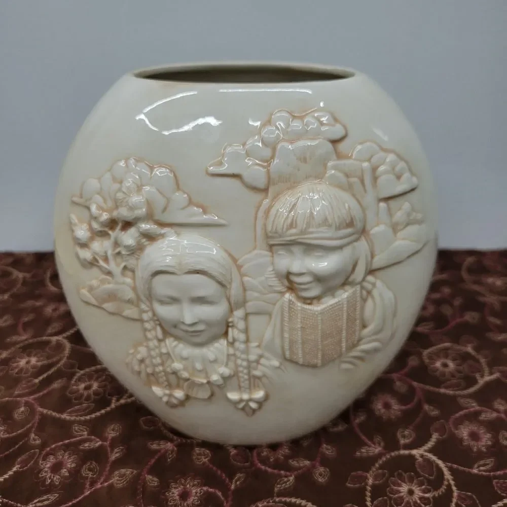 Vintage Native American Handmade Pottery Vase Vessel Artistic Piece - Signed